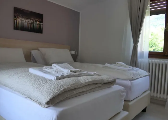 Гостевой дом La Tana Лено